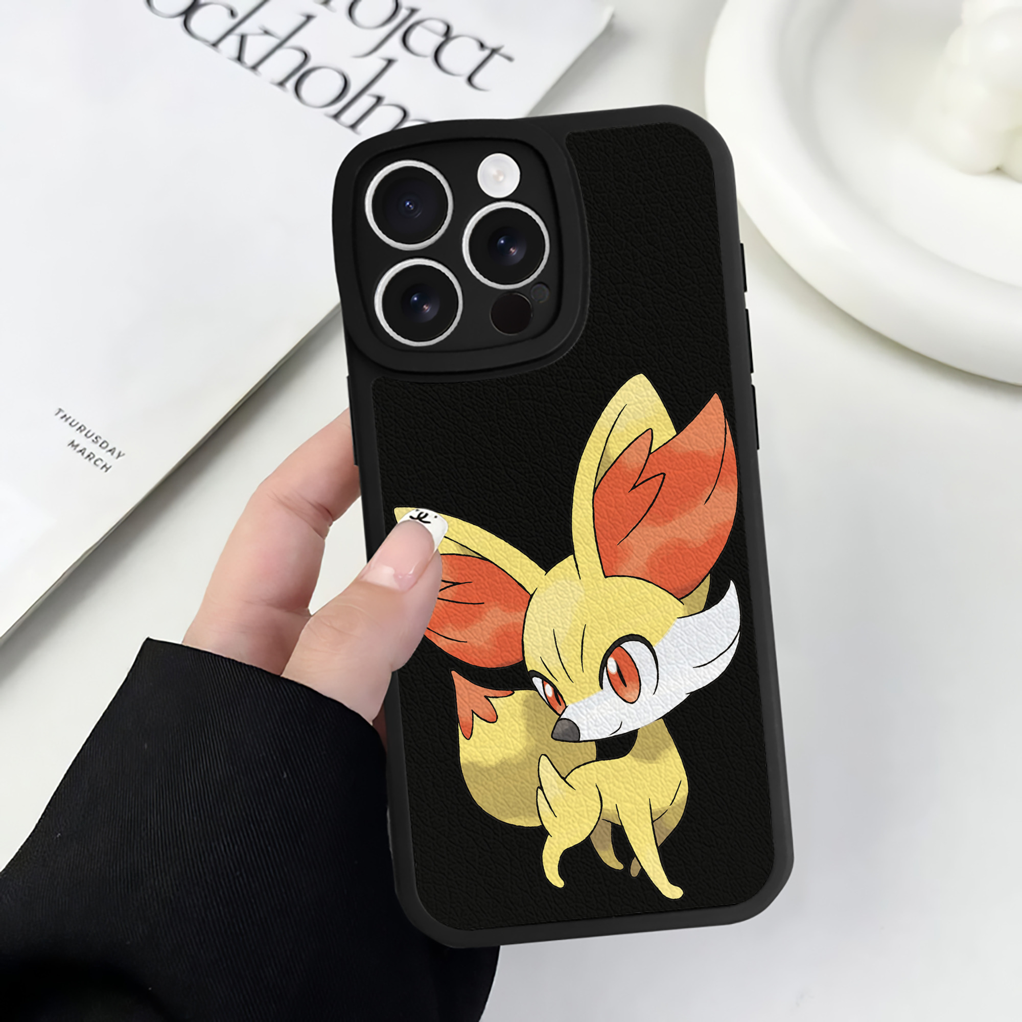 （画像用） ポケットモンスター Pokémon 【iPhone 16シリーズ対応】シリコンスマホケース（レザー調） 材質：シリコン